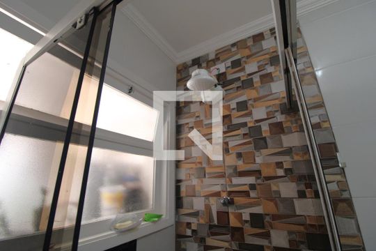 Chuveiro - banheiro comum de casa para alugar com 3 quartos, 300m² em Interlagos, São Paulo
