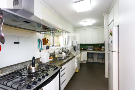 Cozinha de casa à venda com 4 quartos, 600m² em Jardim Sílvia (zona Oeste), São Paulo