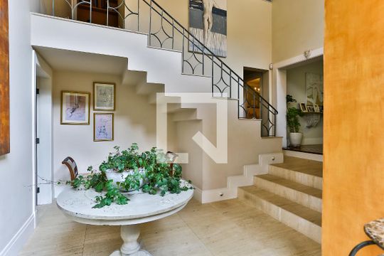 Hall de entrada de casa à venda com 4 quartos, 600m² em Jardim Sílvia (zona Oeste), São Paulo