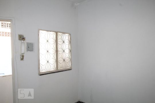 Sala de apartamento para alugar com 1 quarto, 30m² em Todos Os Santos, Rio de Janeiro