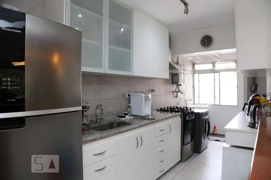 Cozinha e Área de Serviço de apartamento à venda com 2 quartos, 68m² em Vila Andrade, São Paulo