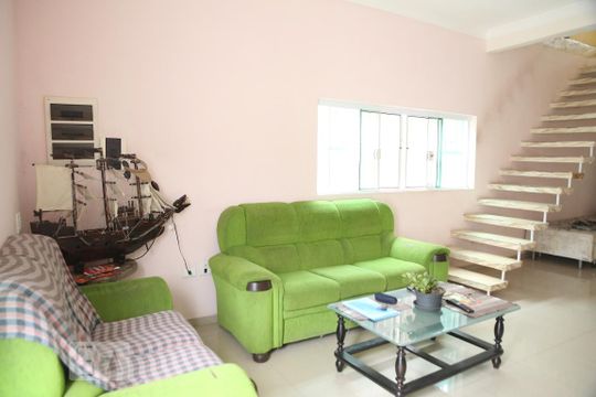 Casa para alugar com 3 quartos, 235m² em Maracanã, Praia Grande