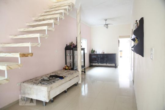 Casa para alugar com 3 quartos, 235m² em Maracanã, Praia Grande