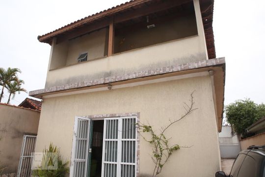 Casa para alugar com 3 quartos, 235m² em Maracanã, Praia Grande