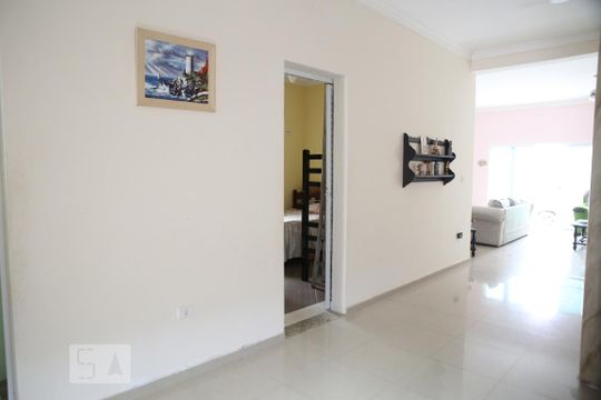 Casa para alugar com 3 quartos, 235m² em Maracanã, Praia Grande