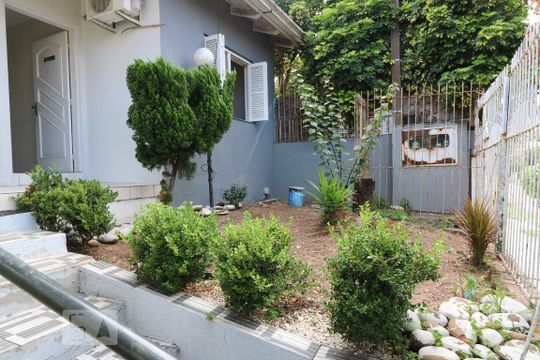 Jardim de casa para alugar com 4 quartos, 180m² em Jardim Itu, Porto Alegre