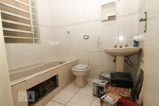 Banheiro da Suíte de casa para alugar com 4 quartos, 180m² em Jardim Itu, Porto Alegre