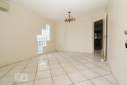 Casa para alugar com 4 quartos, 180m² em Jardim Itu, Porto Alegre