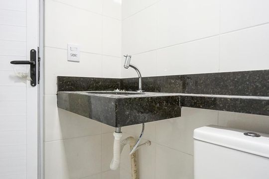 Banheiro de apartamento para alugar com 2 quartos, 47m² em Água Rasa, São Paulo