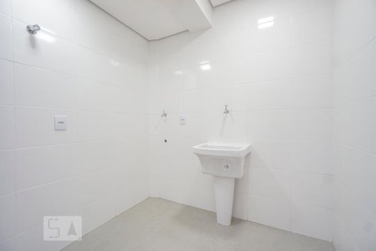 Área de serviço de apartamento para alugar com 2 quartos, 47m² em Água Rasa, São Paulo