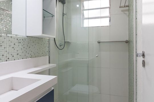 Banheiro de apartamento à venda com 2 quartos, 47m² em Vila Rio, Guarulhos