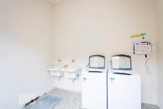 Área comum - Lavanderia de kitnet/studio para alugar com 1 quarto, 10m² em Vila São Pedro, Santo André