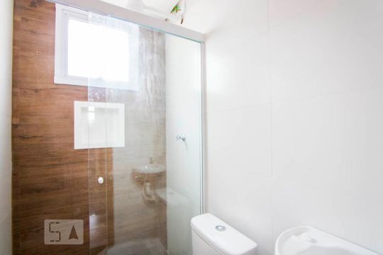 Banheiro de kitnet/studio para alugar com 1 quarto, 13m² em Vila São Pedro, Santo André