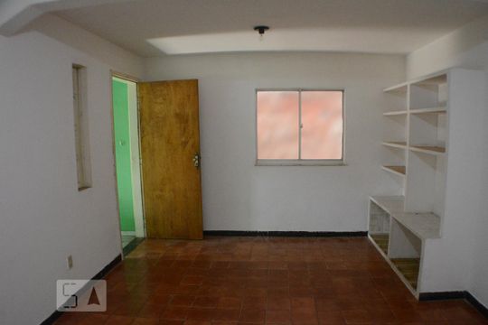 Sala de casa para alugar com 3 quartos, 102m² em Estrada das Barreiras, Salvador