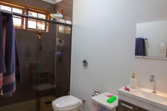 Banheiro da Suíte de casa à venda com 3 quartos, 400m² em Bairro do Mursa, Várzea Paulista