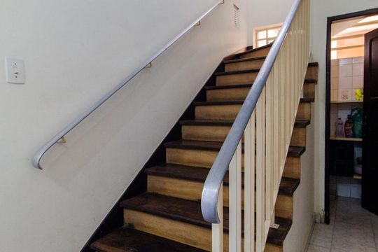 Escada de casa à venda com 4 quartos, 244m² em Vila Ivone, São Paulo