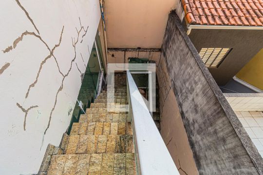 Escada Externa - Garagem e Área de Serviço de casa à venda com 4 quartos, 356m² em Jardim Las Vegas, Santo André