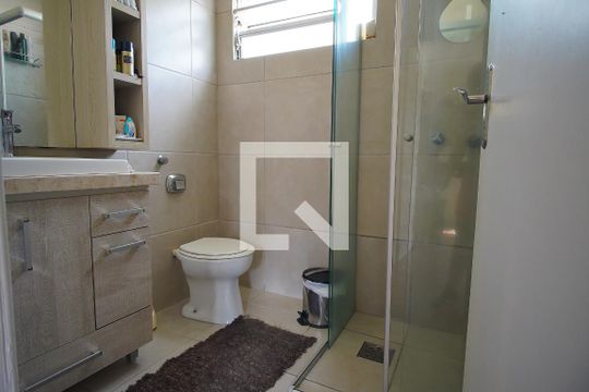 Banheiro de apartamento à venda com 2 quartos, 58m² em Petrópolis, Porto Alegre