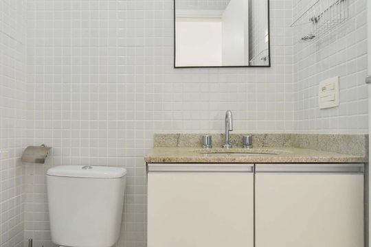 Banheiro  de kitnet/studio para alugar com 1 quarto, 32m² em Itaim Bibi, São Paulo