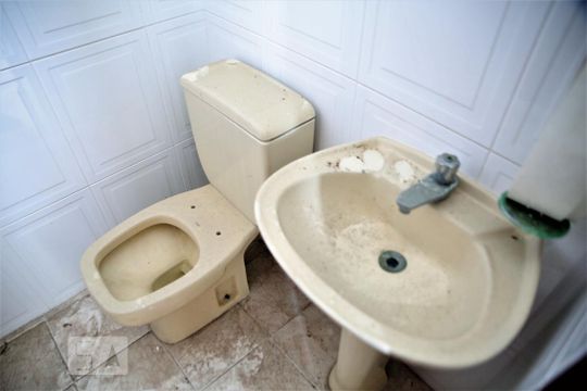 Banheiro / Quarto / Empregada de apartamento para alugar com 4 quartos, 256m² em Canto do Forte, Praia Grande