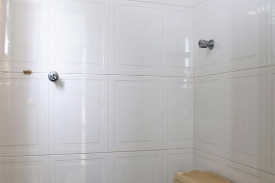 Banheiro / Quarto / Empregada de apartamento para alugar com 4 quartos, 256m² em Canto do Forte, Praia Grande