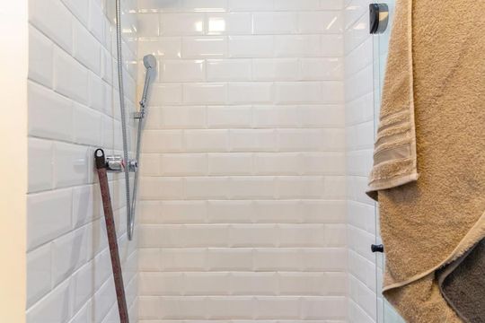 Banheiro de kitnet/studio para alugar com 1 quarto, 22m² em Vila Mariana, São Paulo