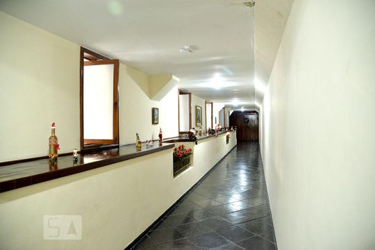 Corredor social de apartamento para alugar com 3 quartos, 175m² em Boa Vista, São Vicente