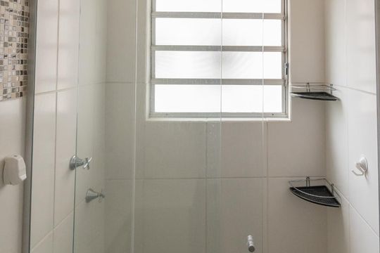 Banheiro de apartamento para alugar com 3 quartos, 59m² em Jardim Nova Europa, Campinas