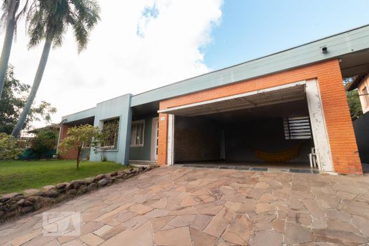 Fachada de casa à venda com 4 quartos, 350m² em Vila Assunção, Porto Alegre
