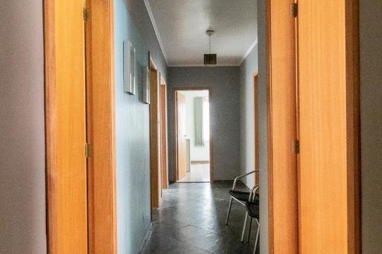 Corredor de casa à venda com 4 quartos, 350m² em Vila Assunção, Porto Alegre