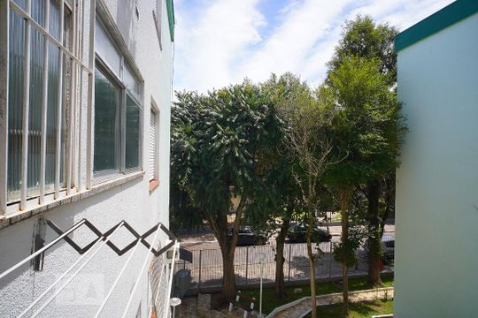 Quarto - Vista de kitnet/studio para alugar com 1 quarto, 34m² em Vila Ipiranga, Porto Alegre