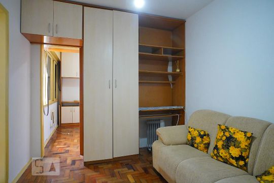 Kitnet/Studio para alugar com 1 quarto, 34m² em Vila Ipiranga, Porto Alegre