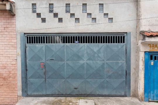 Fachada de casa para alugar com 2 quartos, 125m² em Vila Carmosina, São Paulo