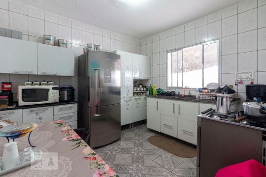 Cozinha de casa para alugar com 2 quartos, 125m² em Vila Carmosina, São Paulo