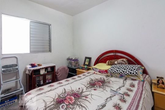 Quarto 2 de casa para alugar com 2 quartos, 125m² em Vila Carmosina, São Paulo