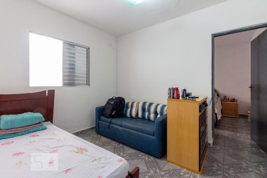 Quarto 1 de casa para alugar com 2 quartos, 125m² em Vila Carmosina, São Paulo