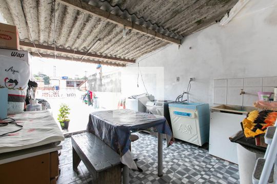 Área de Serviço  de casa para alugar com 2 quartos, 125m² em Vila Carmosina, São Paulo