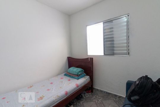Quarto 1 de casa para alugar com 2 quartos, 125m² em Vila Carmosina, São Paulo