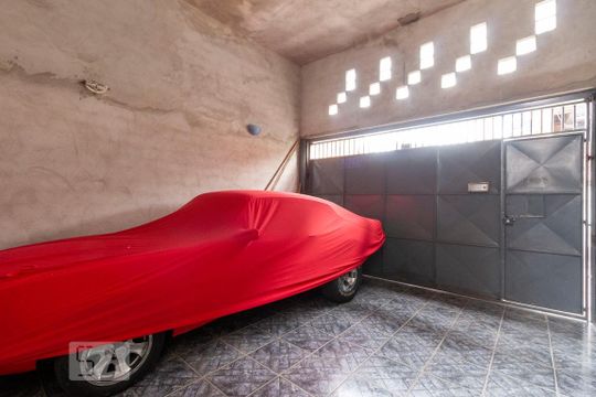 Garagem de casa para alugar com 2 quartos, 125m² em Vila Carmosina, São Paulo