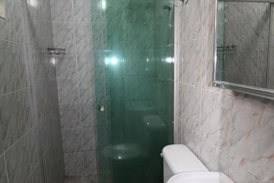 Banheiro de kitnet/studio para alugar com 1 quarto, 30m² em Cidade Universitária, Campinas
