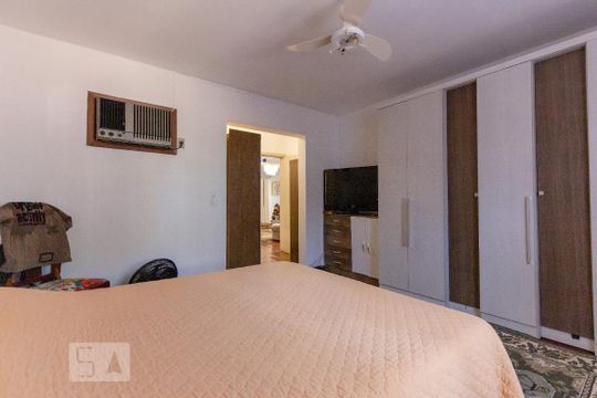 Suíte de casa à venda com 4 quartos, 190m² em Niterói, Canoas