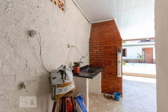 Área Externa de casa à venda com 4 quartos, 190m² em Niterói, Canoas