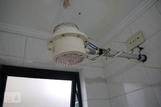 Banheiro de kitnet/studio para alugar com 1 quarto, 30m² em Caiçara, Praia Grande