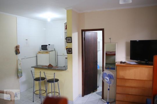 Detalhe Sala / Cozinha de kitnet/studio para alugar com 1 quarto, 30m² em Caiçara, Praia Grande