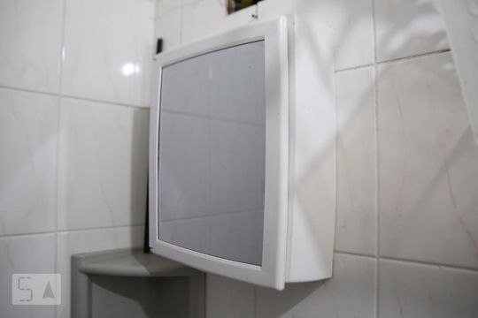 Banheiro de kitnet/studio para alugar com 1 quarto, 30m² em Caiçara, Praia Grande