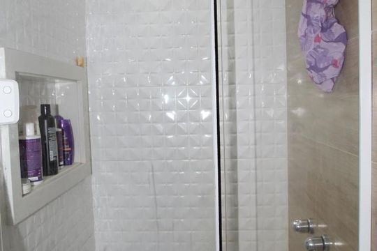 Banheiro da Suíte de apartamento para alugar com 2 quartos, 50m² em Del Castilho, Rio de Janeiro