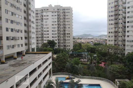Vista Quarto de apartamento para alugar com 2 quartos, 50m² em Del Castilho, Rio de Janeiro