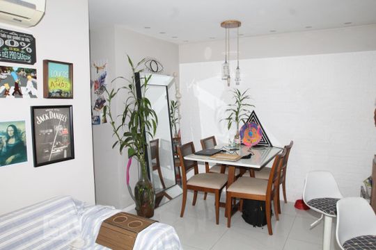 Sala de apartamento à venda com 2 quartos, 50m² em Del Castilho, Rio de Janeiro