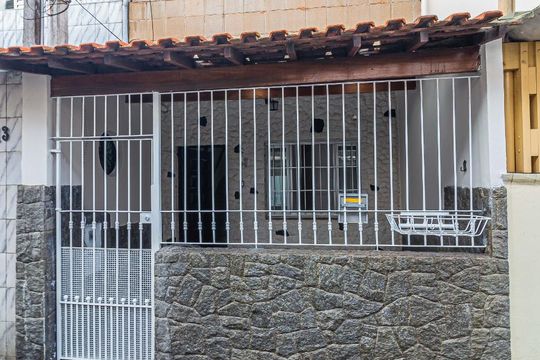 Fachada de casa à venda com 2 quartos, 144m² em Vila Alzira, Santo André