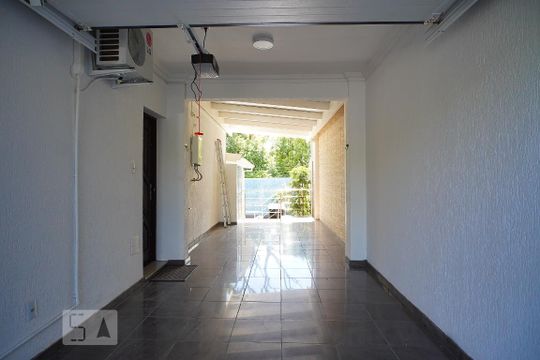 Garagem de casa à venda com 4 quartos, 295m² em Jardim Sabará, Porto Alegre